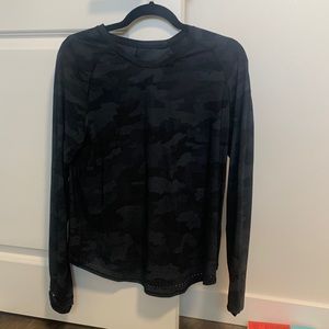 Size 8 lululemon rise and run long sleeve black camo